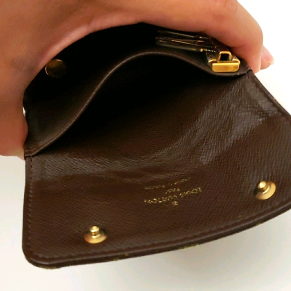 Authentic Louis Vuitton Mini Lin 4 Key Holder - Picture 7 of 12